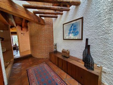 ENCANTADORA CASA ESTILO VALLESANA, UBICADA EN AVANDARO