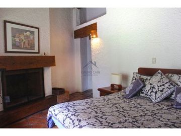 ENCANTADORA CASA ESTILO VALLESANA, UBICADA EN AVANDARO
