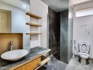 DIJUAL RUMAH MEGAH dan ELITE, at Jl SEKOLAH KENCANA, PONDOK INDAH