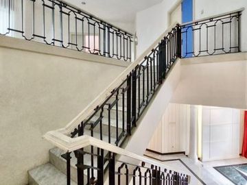 DIJUAL RUMAH MEGAH dan ELITE, at Jl SEKOLAH KENCANA, PONDOK INDAH