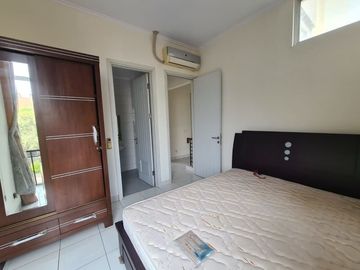Dijual Rumah The Icon Eastern Cosmo BSD City Tangerang Semi Furnished Murah Rumah 2lantai sudah renov semi furnished.