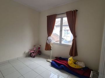 Dijual Rumah The Icon Eastern Cosmo BSD City Tangerang Semi Furnished Murah Rumah 2lantai sudah renov semi furnished.