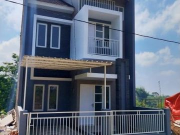Rumah 2 Lantai Harga 1 Lantai GRATIS Semua Biaya Tanpa Bunga di Malang