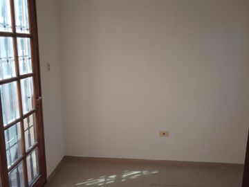 CALLE ITALIA, Bº TRAPICHE