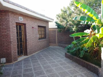 CALLE ITALIA, Bº TRAPICHE