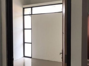 Mau rumah dengan fasilitas kolam renang? Lokasi bagus?tapi harga ga nguras kantong,yuuk merapat