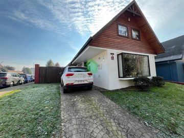 Casa en venta de 4 dorm. 3 baños en Osorno