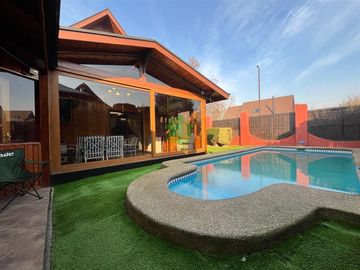 Casa en venta de 4 dorm. 3 baños en Osorno