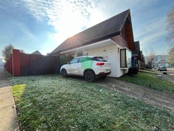 Casa en venta de 4 dorm. 3 baños en Osorno