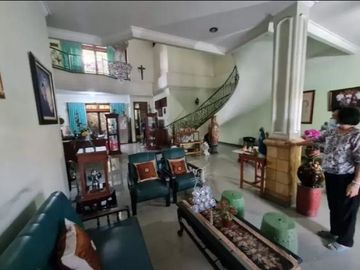 Dijual Rumah Strategis 2 Lantai di Jl. Nginden Intan Barat, Surabaya
