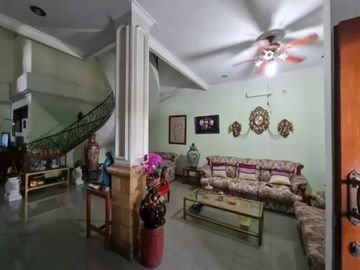 Dijual Rumah Strategis 2 Lantai di Jl. Nginden Intan Barat, Surabaya