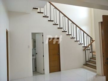 Classic Townhouse For Sale In Pasig PH941