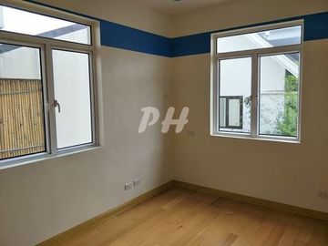 Classic Townhouse For Sale In Pasig PH941