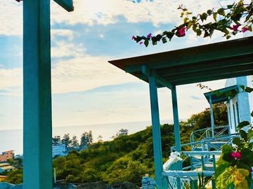 SE VENDE HOTEL DE PRIMERA EN MANGLARALTO - MONTAÑITA (DE OPORTUNIDAD)