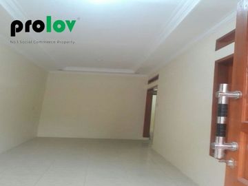 Rumah cantik 2 lantai siap huni taman Cibaduyut Indah shm