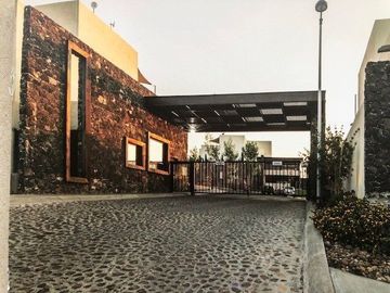 Preciosa Casa en Zibata, Roof  Garden, 3 Recamaras, 3.5 Baños, Estudio, Alberca.
