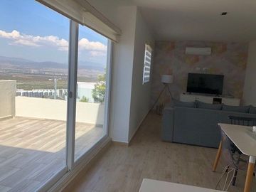 Preciosa Casa en Zibata, Roof  Garden, 3 Recamaras, 3.5 Baños, Estudio, Alberca.