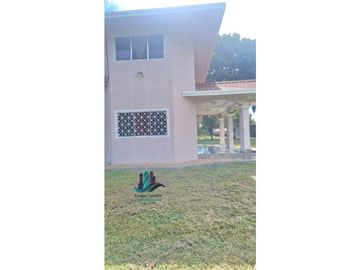 VENDO CASA CON TERRENO DE 1HECTAREA FRENTE A LA INTERAMERICANA