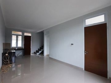 Rumah 2 Lantai di Jatiasih Bekasi Carport 2 Mobil Akses dekat Toll