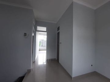 Rumah 2 Lantai di Jatiasih Bekasi Carport 2 Mobil Akses dekat Toll