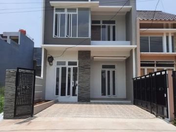 Rumah 2 Lantai di Jatiasih Bekasi Carport 2 Mobil Akses dekat Toll
