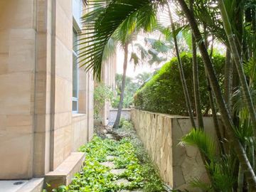 DIJUAL TOWNHOUSE THE PAKUBUWONO RESIDENCES dgn PRIVATE POOL