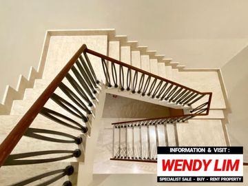DIJUAL TOWNHOUSE THE PAKUBUWONO RESIDENCES dgn PRIVATE POOL