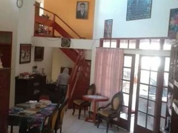 Rumah Lama Terawat Apik Tanah Luas Sarijadi Bandung