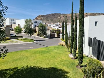 Hermosa Casa en Punta Esmeralda, Planta Baja, 3 Recamaras, Alberca..