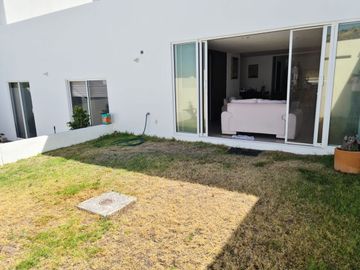 Hermosa Casa en Punta Esmeralda, Planta Baja, 3 Recamaras, Alberca..
