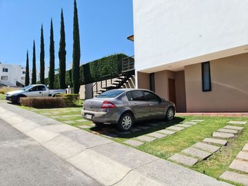 Hermosa Casa en Punta Esmeralda, Planta Baja, 3 Recamaras, Alberca..