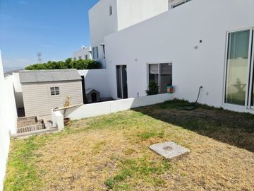 Hermosa Casa en Punta Esmeralda, Planta Baja, 3 Recamaras, Alberca..