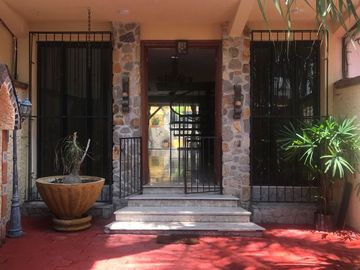 Renta de Bonita Casa en fraccionamiento Costa Azul