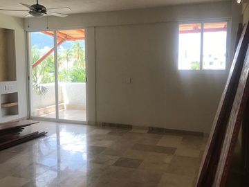 Renta de Bonita Casa en fraccionamiento Costa Azul