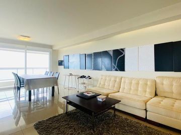 Primer linea playa Mansa 3 dormitorios y servicio mas de 400 mt2 con terrazas - Departamento - Punta del Este
