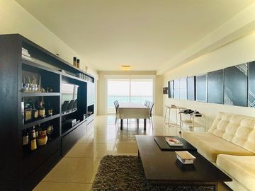 Primer linea playa Mansa 3 dormitorios y servicio mas de 400 mt2 con terrazas - Departamento - Punta del Este