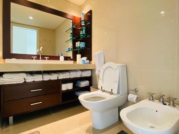 Primer linea playa Mansa 3 dormitorios y servicio mas de 400 mt2 con terrazas - Departamento - Punta del Este