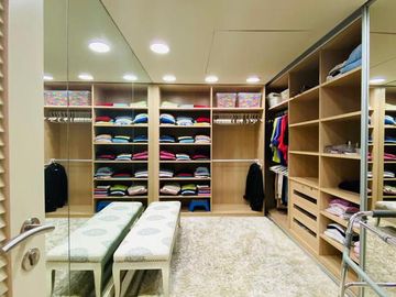Primer linea playa Mansa 3 dormitorios y servicio mas de 400 mt2 con terrazas - Departamento - Punta del Este