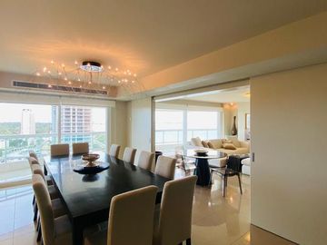 Primer linea playa Mansa 3 dormitorios y servicio mas de 400 mt2 con terrazas - Departamento - Punta del Este