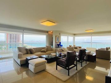 Primer linea playa Mansa 3 dormitorios y servicio mas de 400 mt2 con terrazas - Departamento - Punta del Este