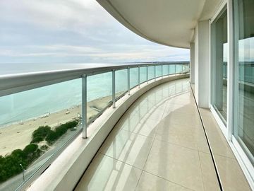 Primer linea playa Mansa 3 dormitorios y servicio mas de 400 mt2 con terrazas - Departamento - Punta del Este