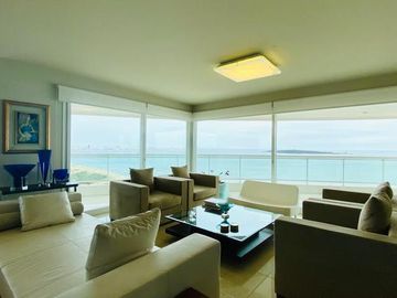 Primer linea playa Mansa 3 dormitorios y servicio mas de 400 mt2 con terrazas - Departamento - Punta del Este