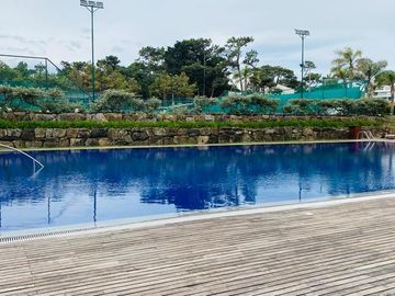 Primer linea playa Mansa 3 dormitorios y servicio mas de 400 mt2 con terrazas - Departamento - Punta del Este