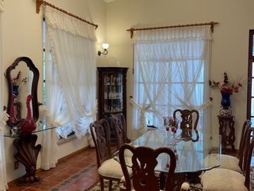 HERMOSA RESIDENCIA CON ALBERCA