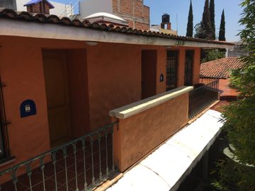 HERMOSA RESIDENCIA CON ALBERCA