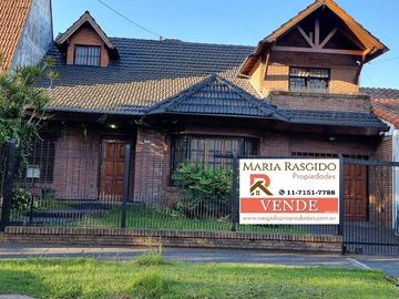 Importante Propiedad en exclusiva zona de Castelar Norte con 3 habitaciones con baños en suite