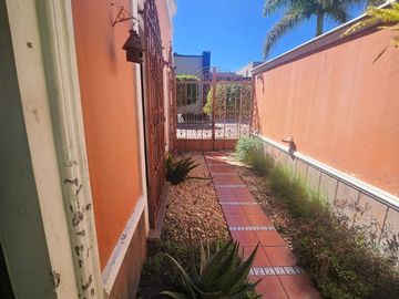 CASA EN VENTA EN PUERTA DE HIERRO