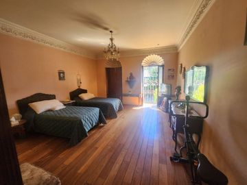 CASA EN VENTA EN PUERTA DE HIERRO
