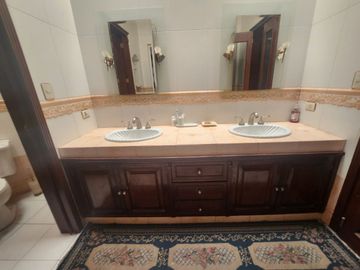 CASA EN VENTA EN PUERTA DE HIERRO
