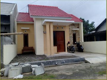 Rumah Konsep Sederhana Elegan di Ngawen